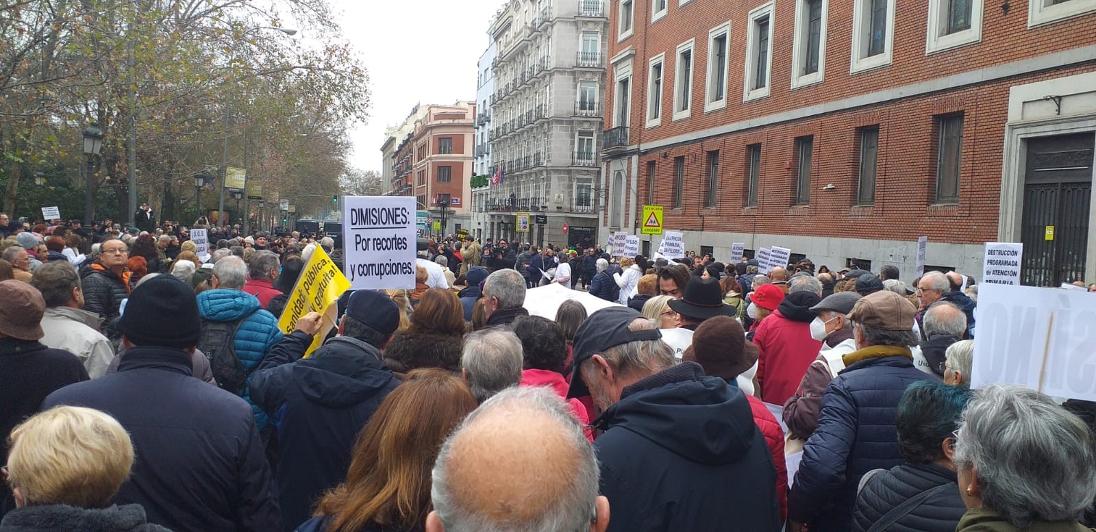 Mii de lucrători din Sănătate, în stradă la Madrid. Ce solicitări au cadrele medicale