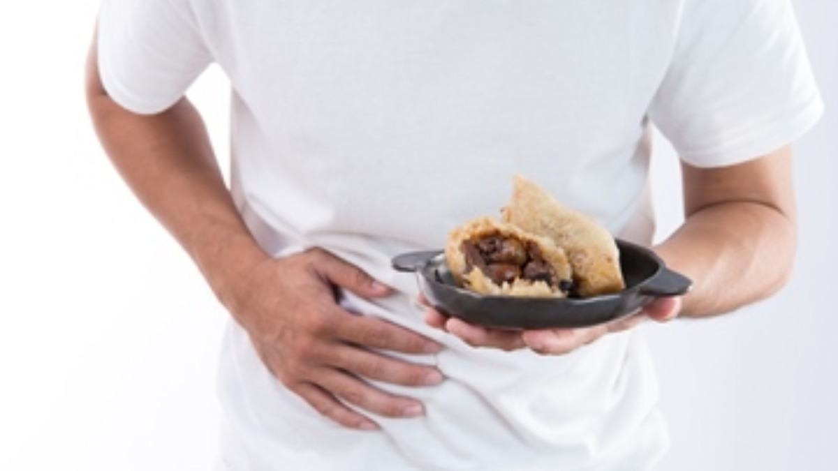 Opt inși i-au jupuit pe patronii de restaurante reclamând că s-au intoxicat cu mâncarea lor. Tipii au câștigat bani frumoși