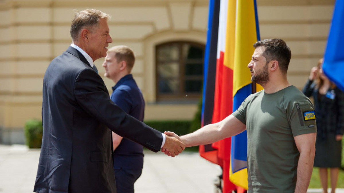 Fiecare cu ale lui. Iohannis vrea modificarea legii minorităţilor naţionale din Ucraina, Zelenski vrea armament