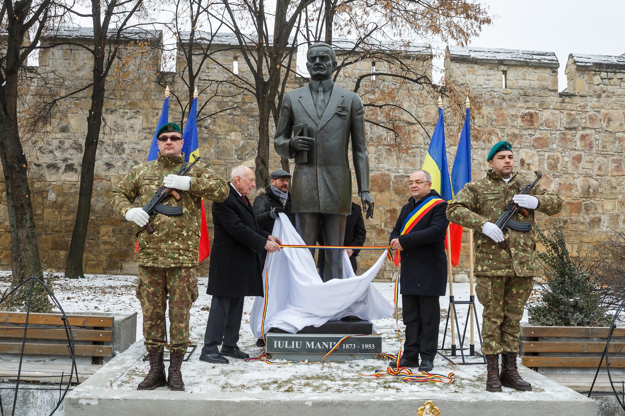 Emil Boc explică decizia de a da jos statuia lui Iuliu Maniu, cu o săptămână înainte de comemorare a 70 de ani de la moartea sa.