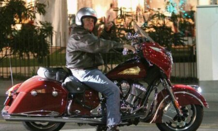 Jay Leno a fost la un pas să-și piardă viața. A fost implicat într-un accident grav de motocicletă