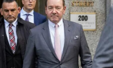 Actorul Kevin Spacey a ridicat premiul pentru întreaga carieră la câteva zile după ce a apărut la tribunal