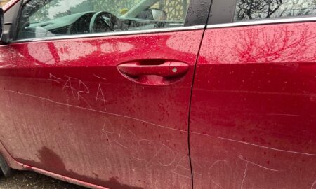 Cosmin Tabără, viceprimarul Timișoarei, s-a trezit cu mașina vandalizată