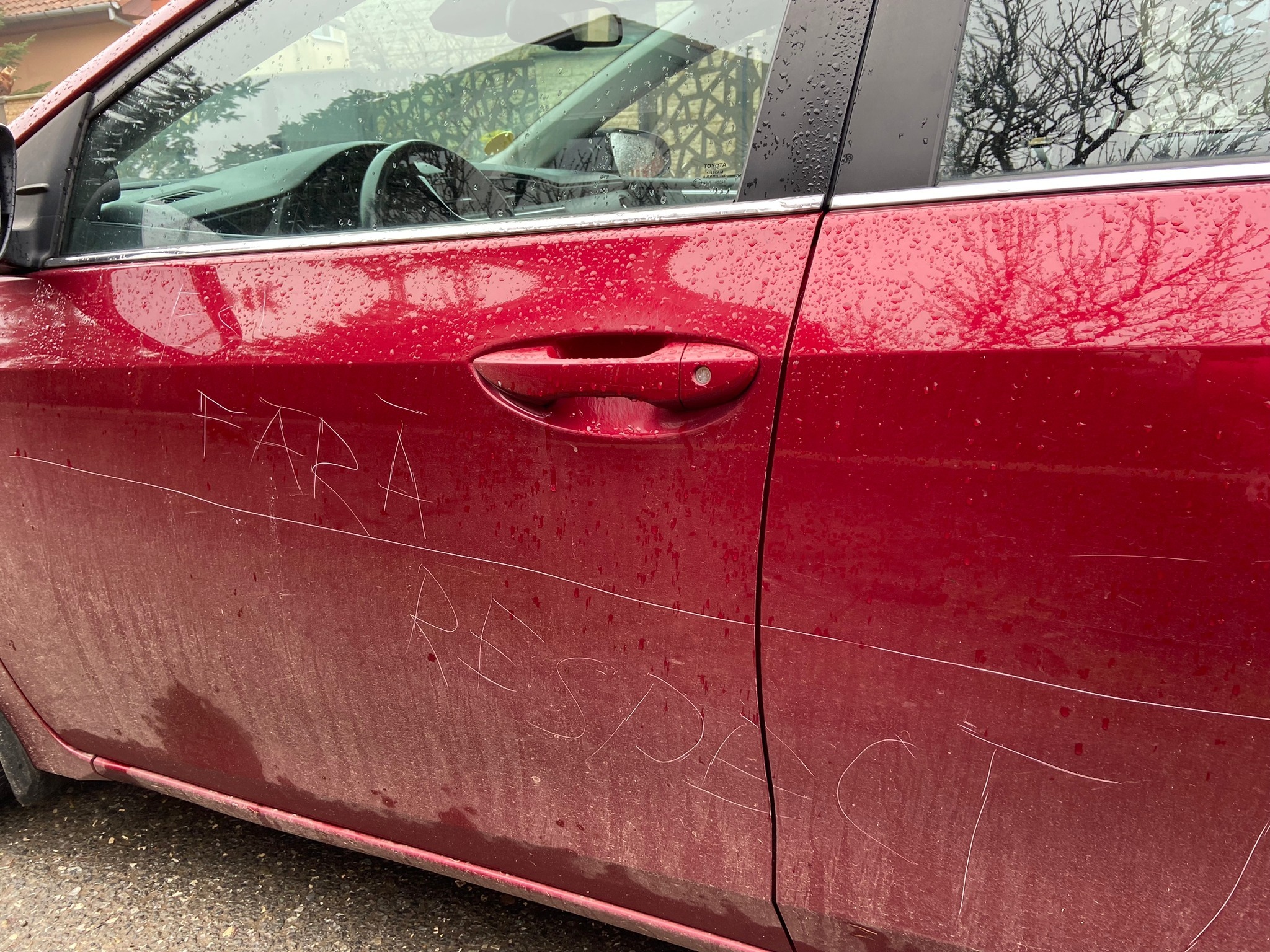 Cosmin Tabără, viceprimarul Timișoarei, s-a trezit cu mașina vandalizată