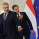 Cancelarul Karl Nehammer și premierul olandez Mark Rutte s-au întâlnit și și-au dat mâna din nou. Aceeași poziție față de România