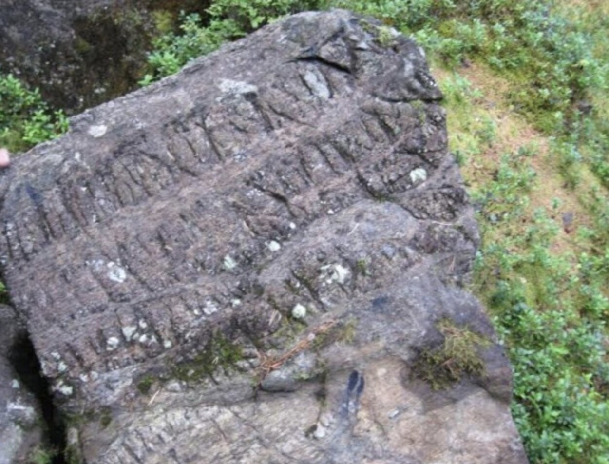 Piatra runică descoperită acum nu este cea mai veche. România are pietre de 4 ori mai vechi. Mesajul pe una dintre ele: șocant
