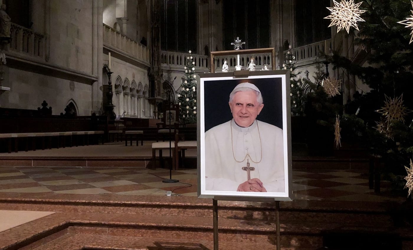 Moment fără precedent pentru Biserica modernă, odată cu moartea papei Benedict