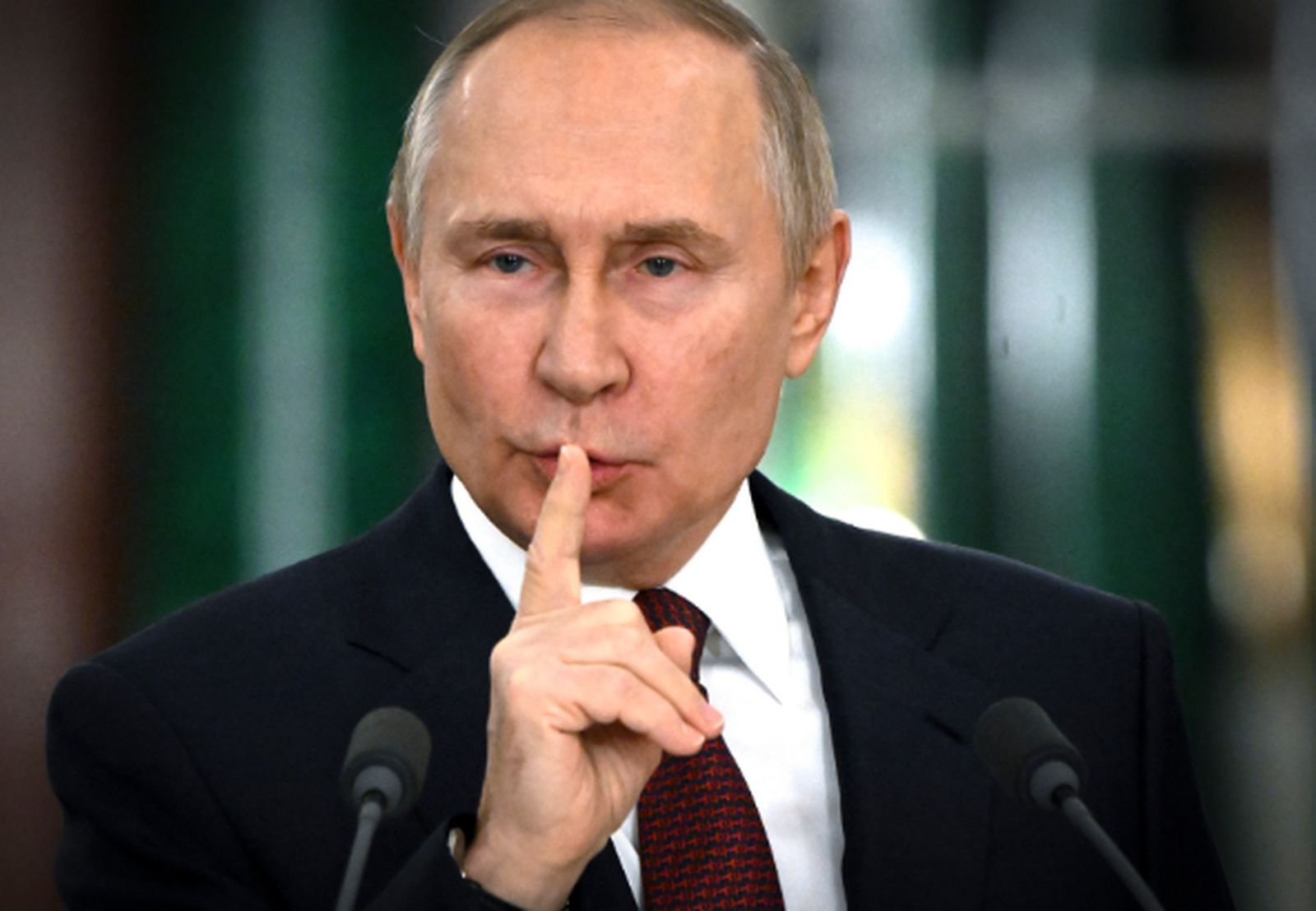 Nimeni nu comentează în fața lui Vladimir Putin. Iată cum își umilește subalternii