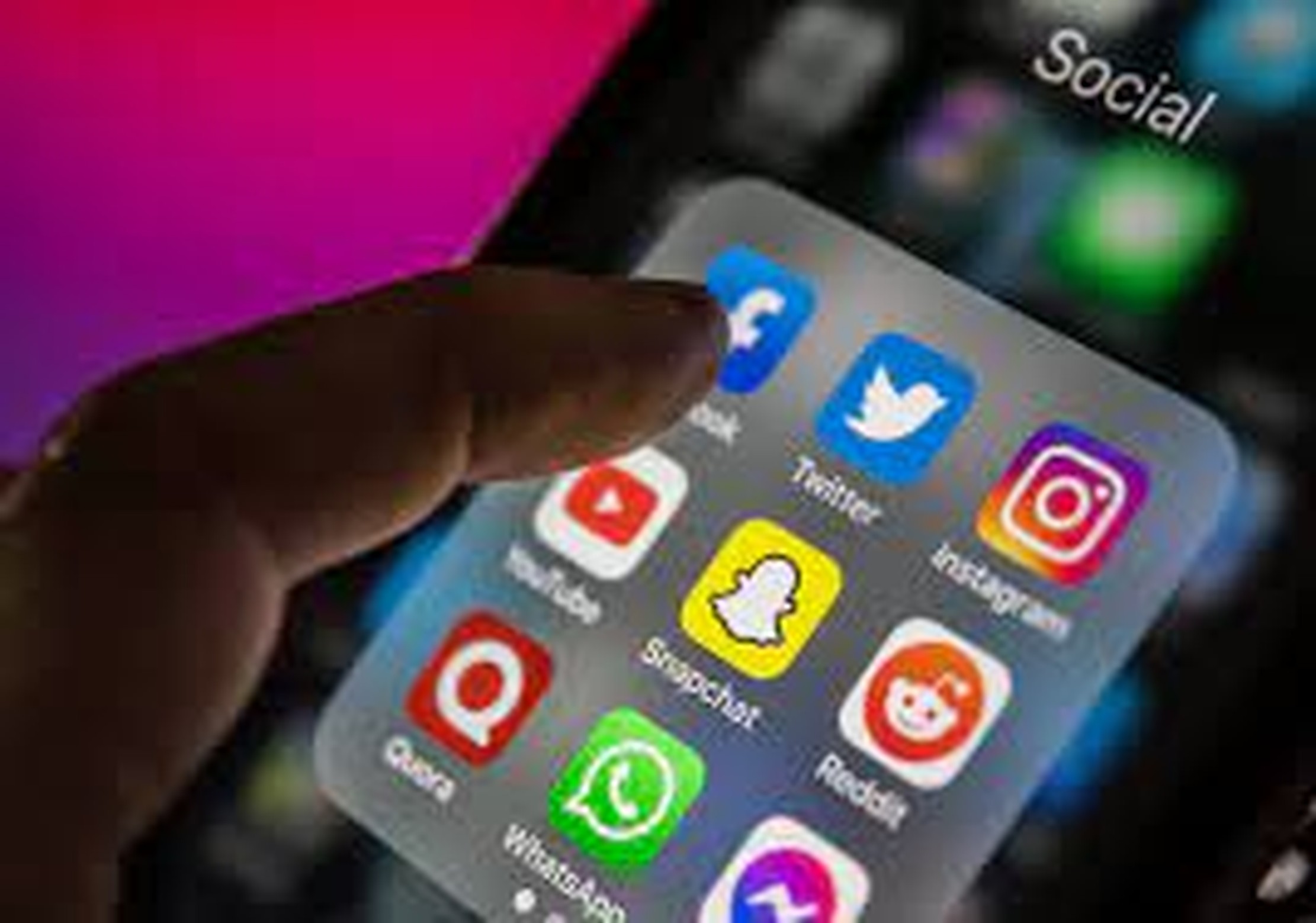 Atenție la mesajele din social media! Au revenit atacurile cu link-uri malițioase care vă pot bloca conturile