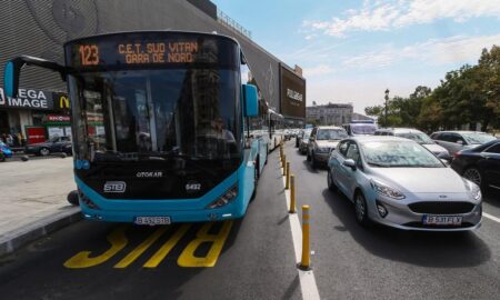 mijloace de transport autobuz masina (sursă foto: observatornews.ro)