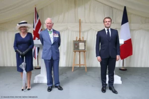 Macron si Charles Sursa foto The Crown Chronicles