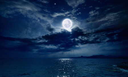 luna plina sursa dreamstime