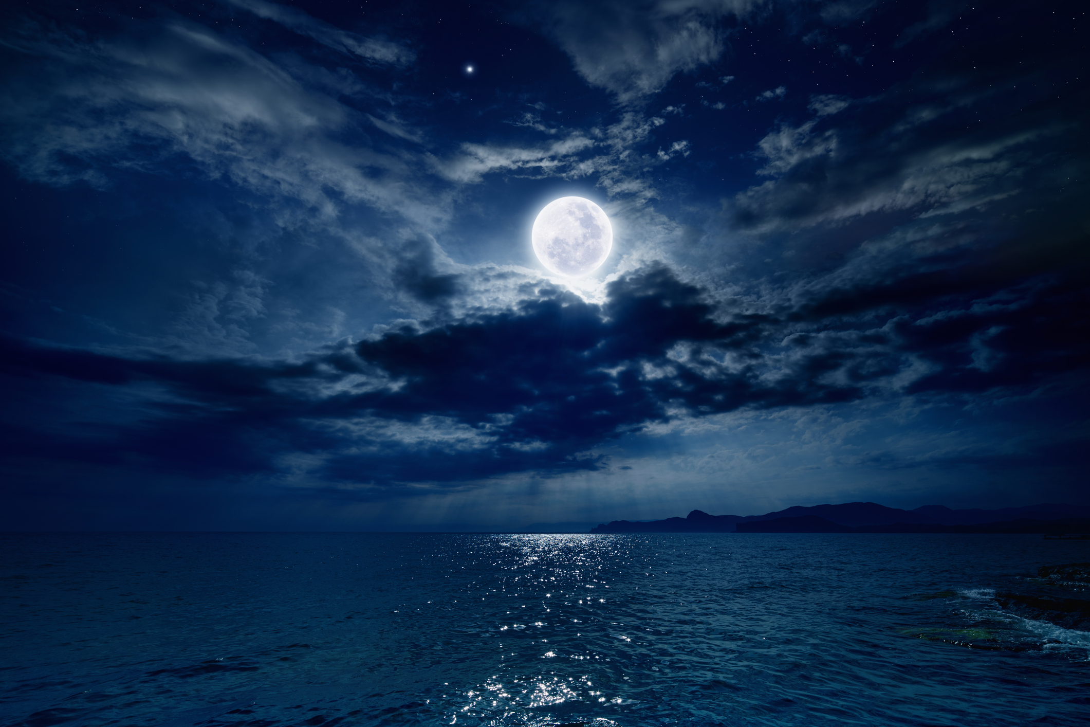 luna plina sursa dreamstime