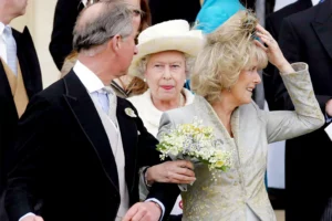 Charles, Camilla și Regina Elisabeta a II- a Sursa foto Vanity Fair
