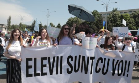 „Elevii sunt cu voi”. Tinerii se solidarizează cu profesorii aflați în grevă generală