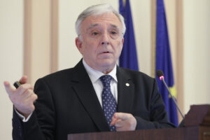 Mugur Isărescu