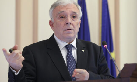 Mugur Isărescu