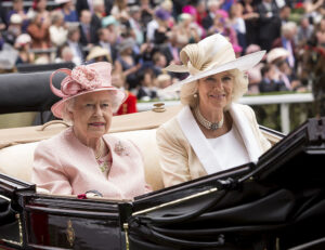 Regina Elisabeta a II-a și Camilla Parker Sursa foto Stirile ProTV