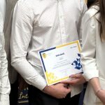 Câștigătorul locului întâi al Concursului de cultură și educație financiar-contabilă (sursă foto: Infofinanciar / Adrian Lambru)