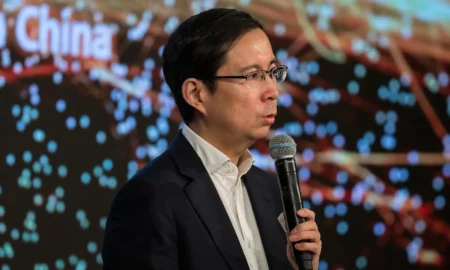CEO-ul și președintele Alibaba, Daniel Zhang, se retrage