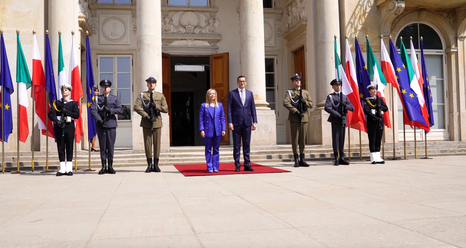 Georgia Meloni si Mateusz Morawiecki Sursa foto Agenzia Nova