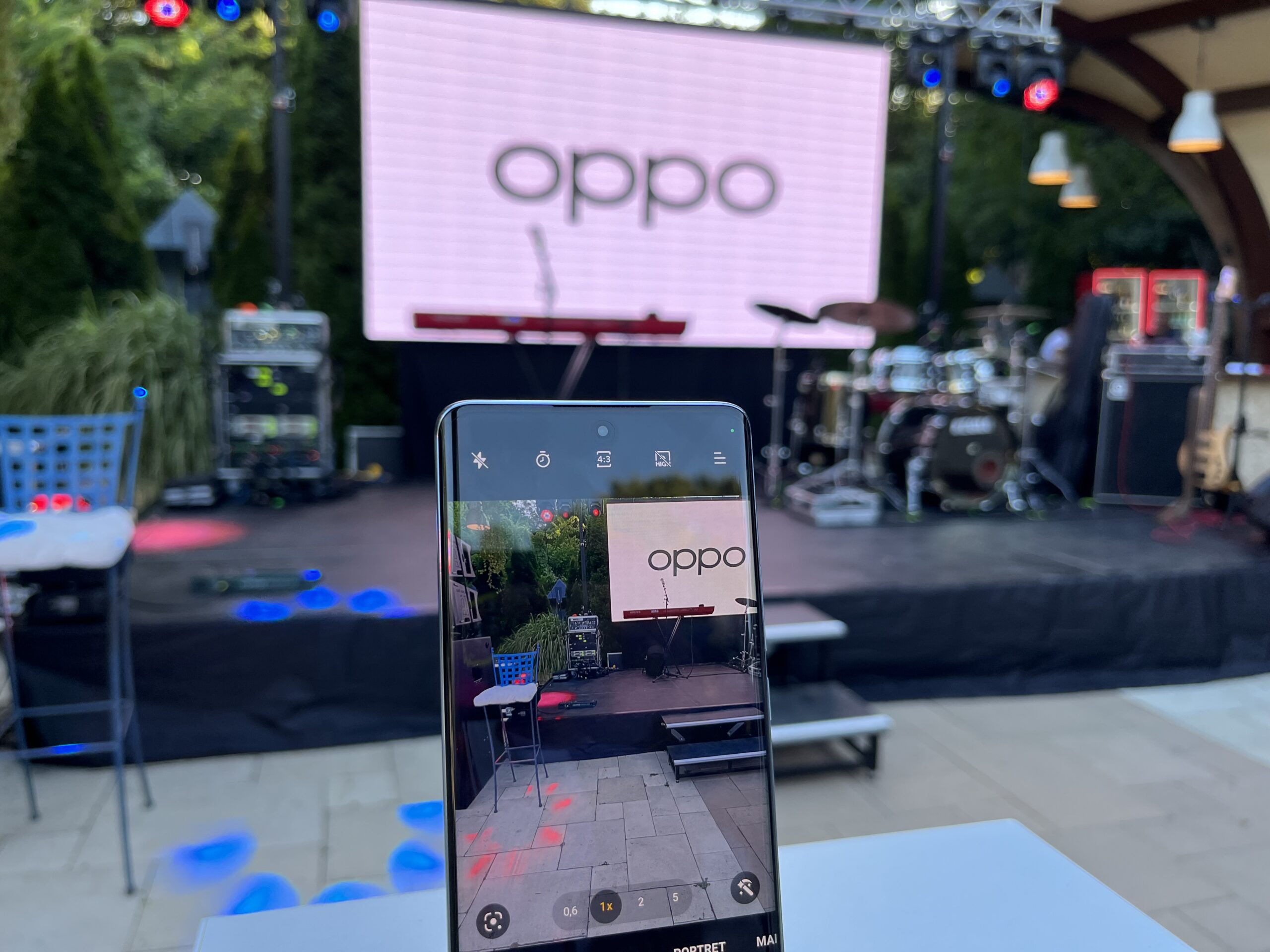 Oppo Reno 10 (sursă foto: Infofinanciar / Adrian Lambru)