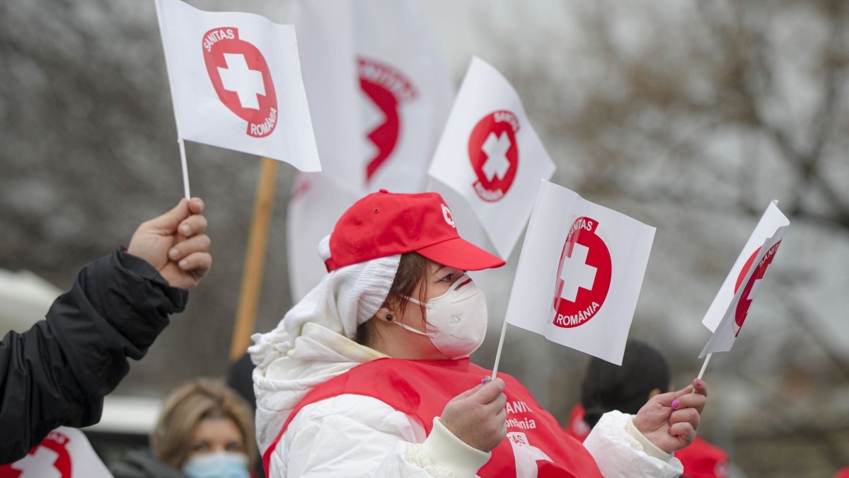 angajati sanatate (sursă foto: observatornews.ro)