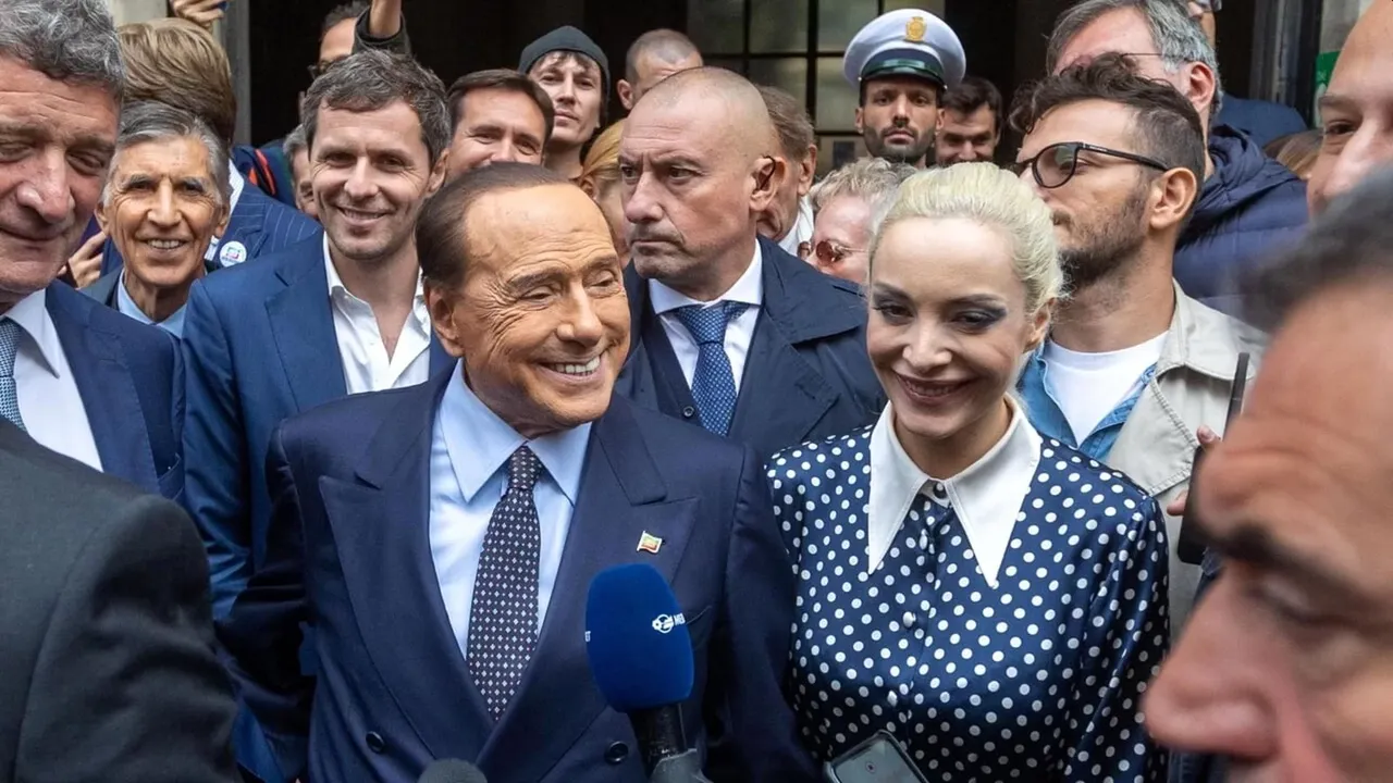 silvio berlusconi iubita (sursă foto: romaniatv.net)