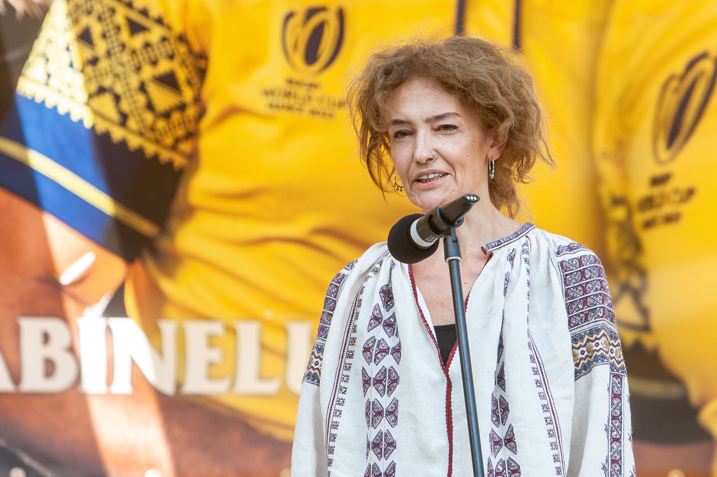 Designerul Ioana Corduneanu, cea care a realizat noul imprimeu de pe echipamentul Echipei Naționale de Rugby (sursă foto: Evenimentul Zilei / Răzvan Vălcăneanțu)