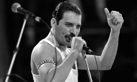 Freddie Mercury, fashion icon al lumii muzicale. Hainele sale, atracția principală a licitațiilor
