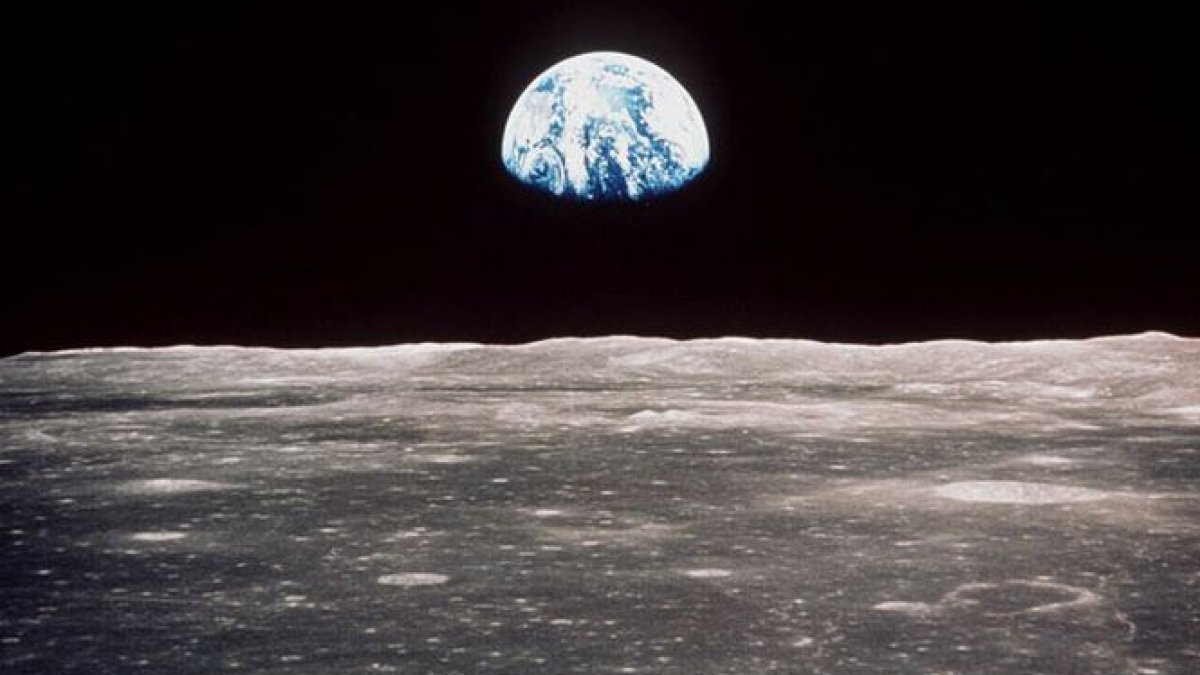 oameni luna (sursă foto: antena3.ro)