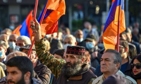 Continuă protestele la Erevan. Se cere demisia premierului