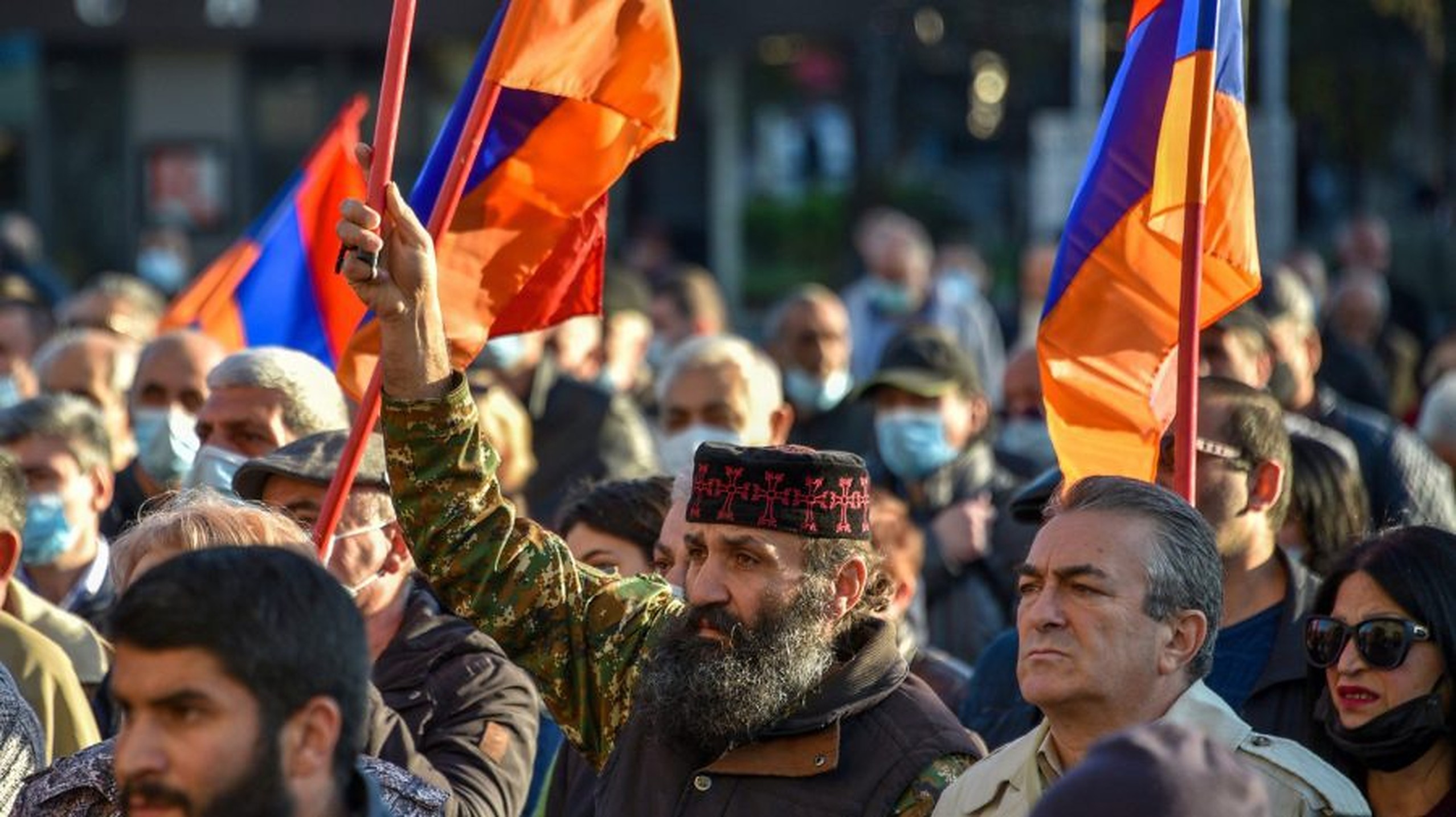 Continuă protestele la Erevan. Se cere demisia premierului