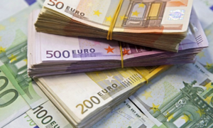 mii de euro lunar Sursa foto replicaonline euro lunar Sursa foto replicaonline ce salarii au europarlamentarii
