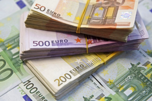 mii de euro lunar Sursa foto replicaonline euro lunar Sursa foto replicaonline ce salarii au europarlamentarii