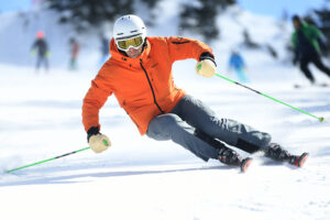 Minivacanța de 1 decembrie. Ninsorile abundente deschid pârtiile de schi