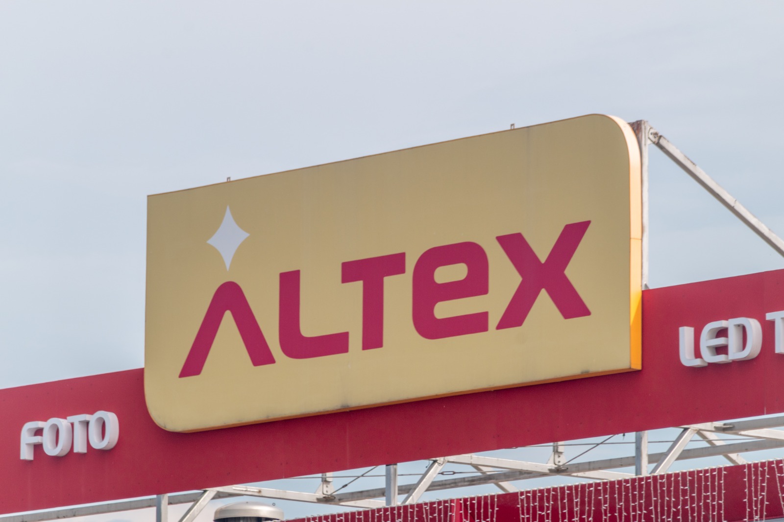 Altex, sursa foto: dreamstime.ro