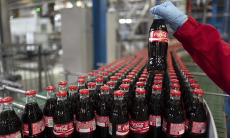 Premieră în România. Coca-Cola își deschide propria fabrică de PET-uri reciclabile