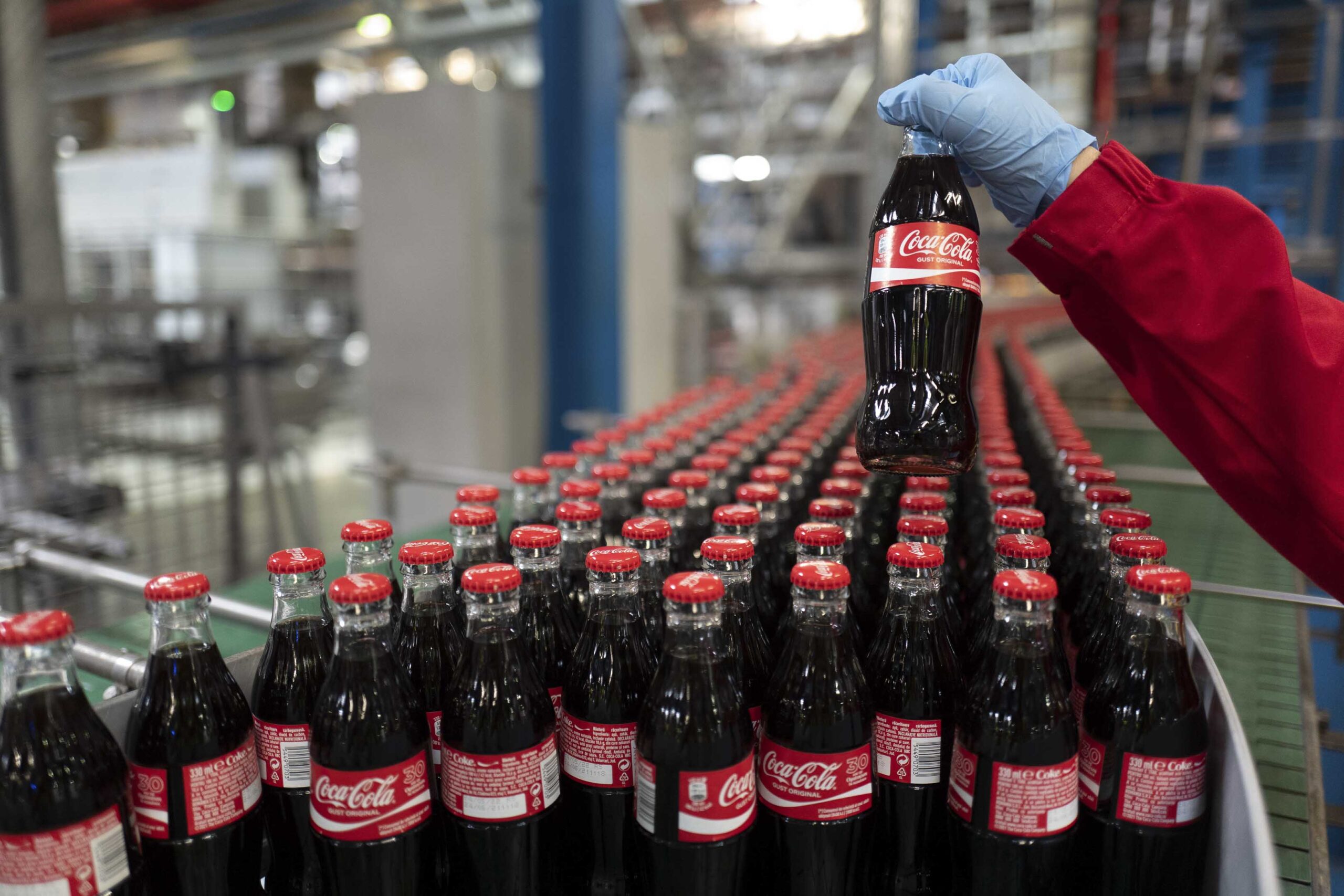 Premieră în România. Coca-Cola își deschide propria fabrică de PET-uri reciclabile