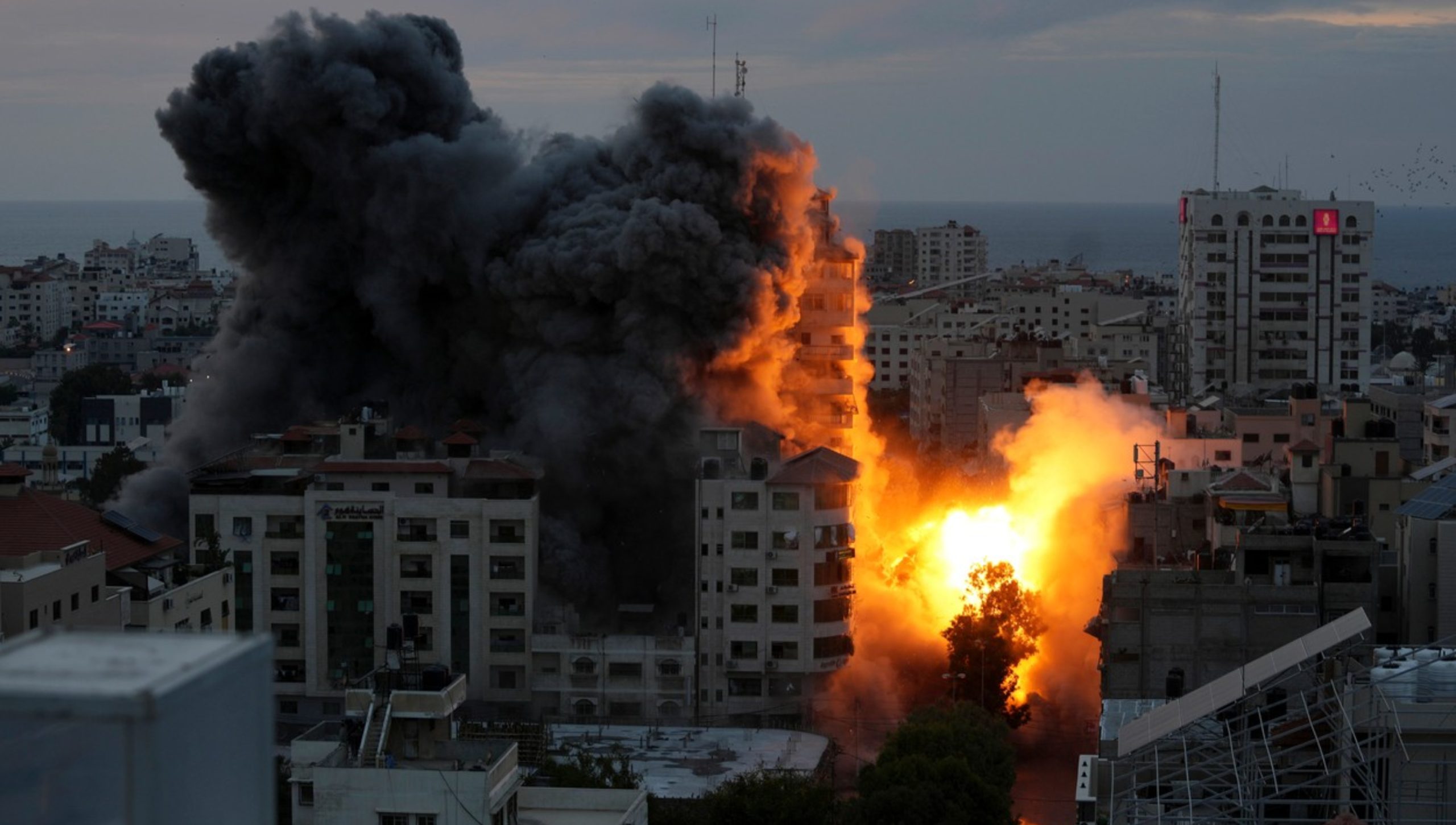 Susținătorii palestinienilor și ai Israelului protestează și se roagă în timp ce războiul se intensifică