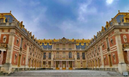 Stare de alertă în Franța. Palatul Versailles, evacuat din motive de securitate