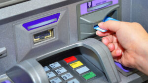 comisioane bancare, sursa foto playtech