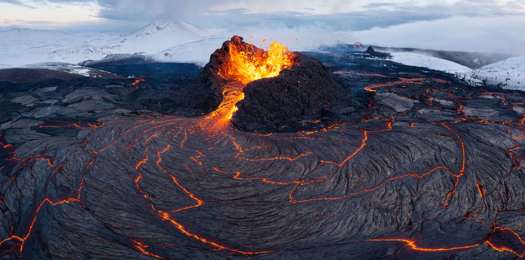 Islanda în alertă. Erupția vulcanului distruge speranțele de Crăciun ale familiilor