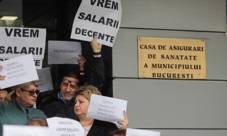 Angajații CNAS, proteste în Piața Victoriei. Manifestații marți la sediul Guvernului