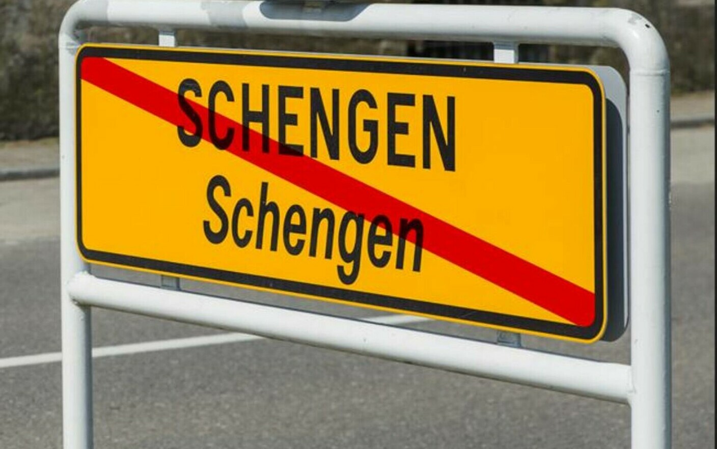Pericolul terorist afectează turismul. Schengen își închide granițele