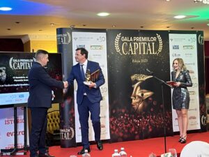 ADRIAN TĂNASE – Director General Bursa de Valori București, pe scena Premiilor Capital (sursă foto: Infofinanciar)