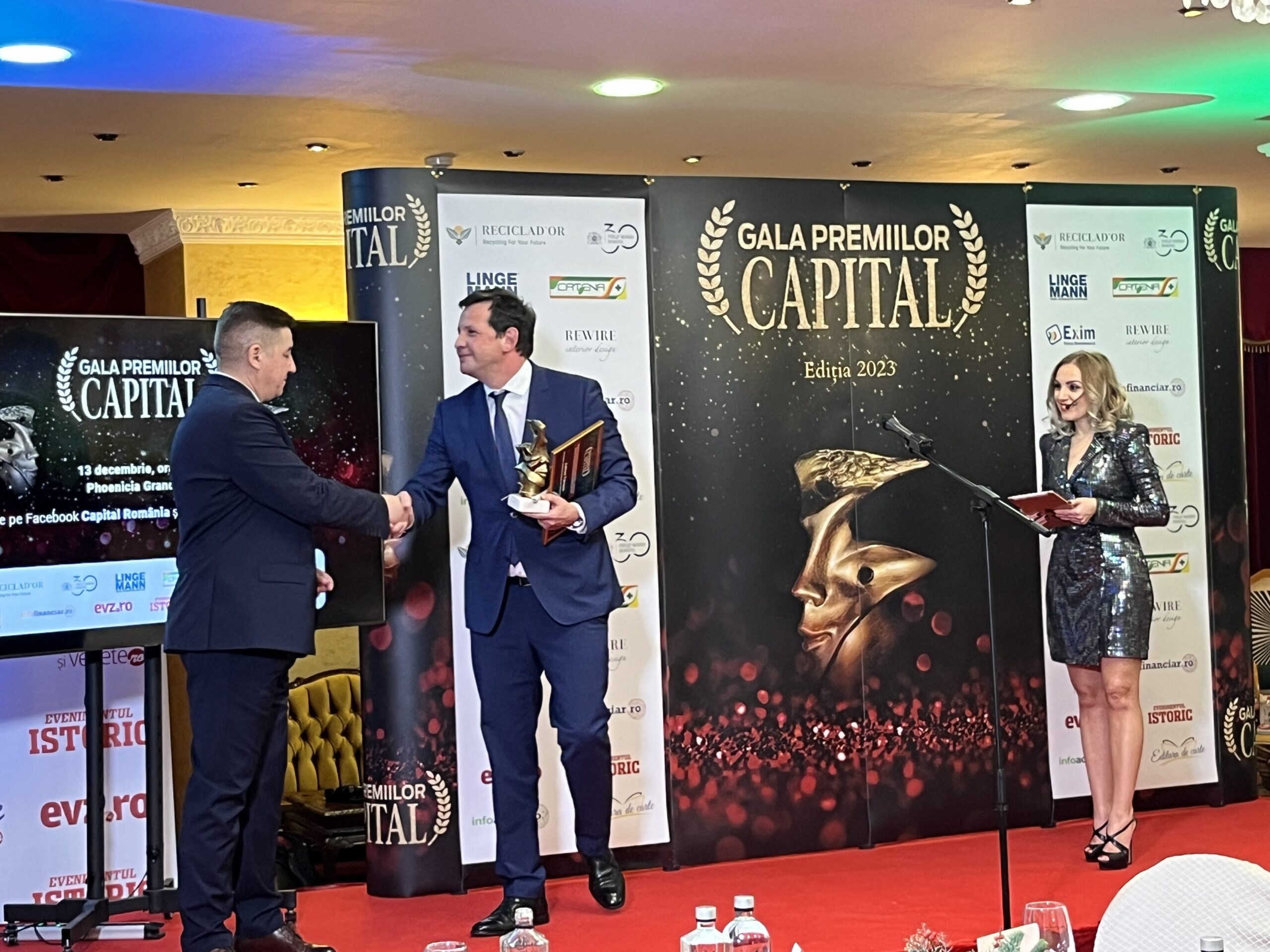 ADRIAN TĂNASE – Director General Bursa de Valori București, pe scena Premiilor Capital (sursă foto: Infofinanciar)
