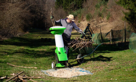 Reducerea volumului de deșeuri vegetale cu tocătorul pentru crengi după tăierile de vară