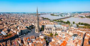 Descoperă orașul francez ideal pentru o escapadă de vară cu vinuri și gastronomie