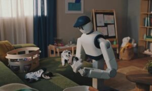 Memo, robotul care spală vase și calcă rufe, promite să ajungă în case din 2026